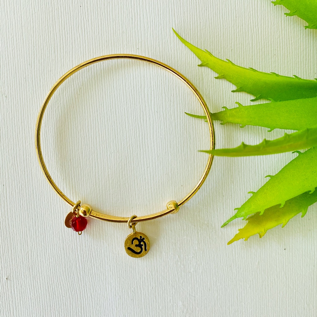 Om Garnet Taolei Bangle